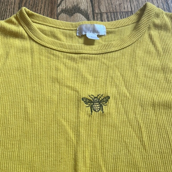 This cute BELLETWEED is perfect for any tweens closet. - Picture 2 of 3